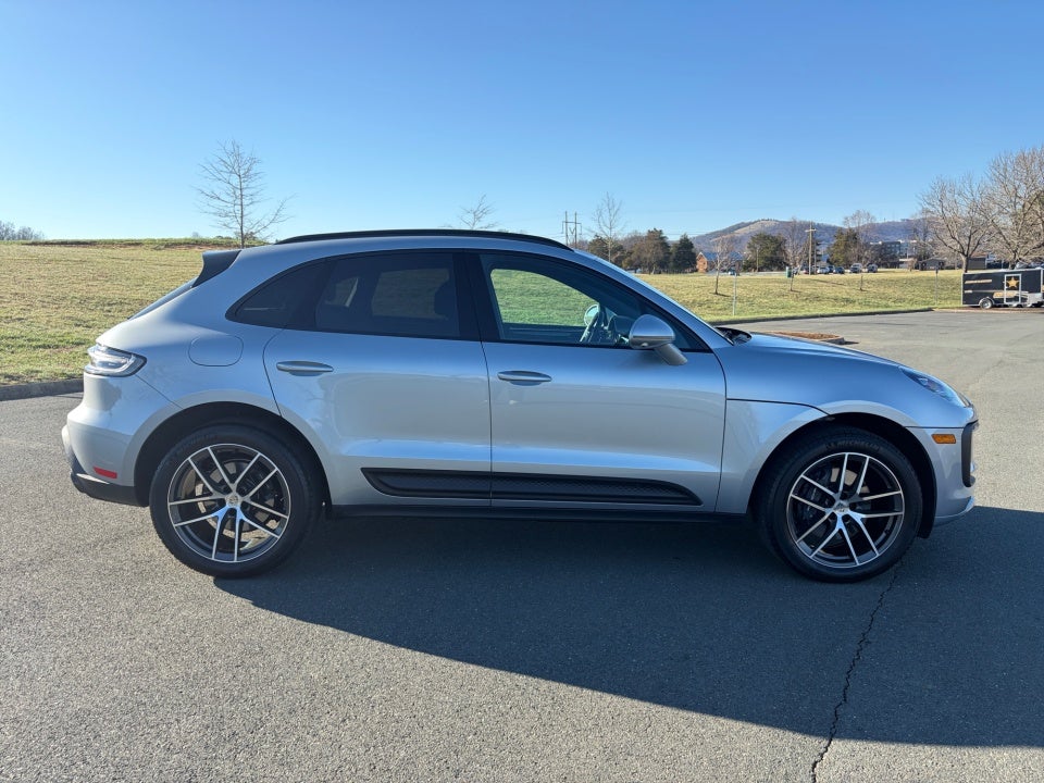 2025 Porsche Macan Base