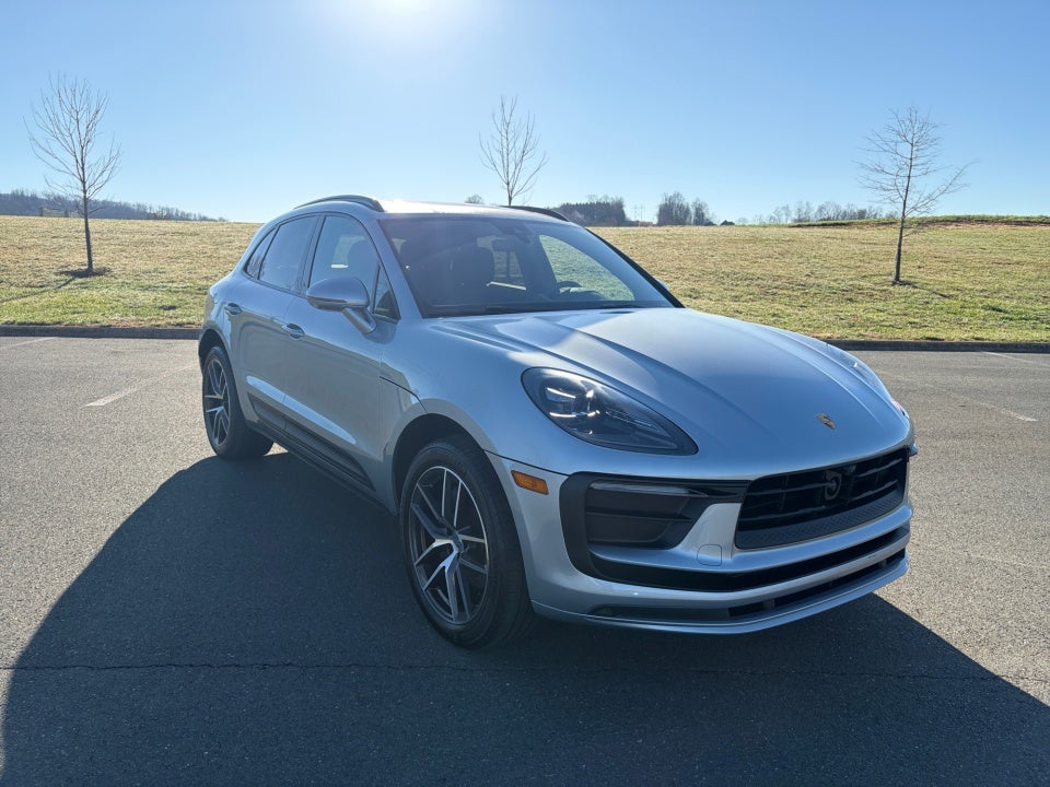 2025 Porsche Macan Base
