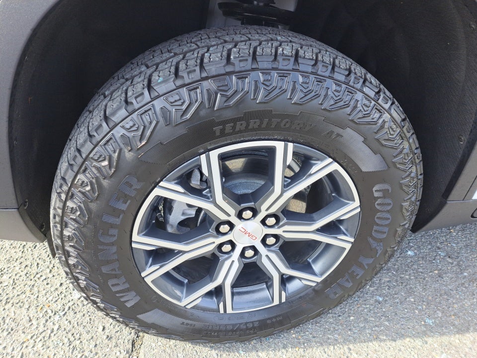 2025 GMC Acadia AWD AT4