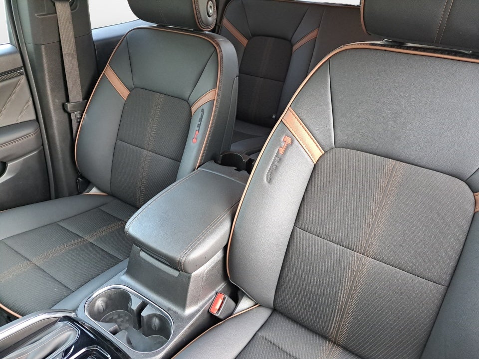 2025 GMC Canyon 4WD AT4