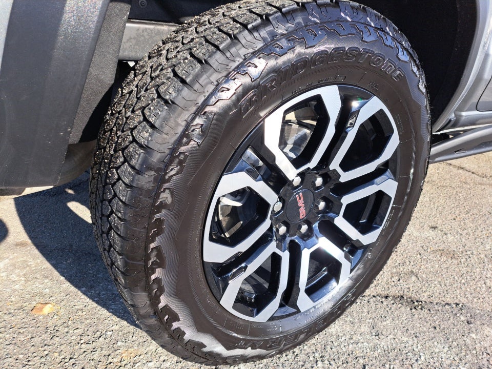 2025 GMC Canyon 4WD AT4