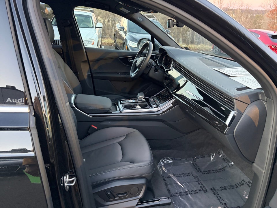 2025 Audi Q7 Premium 45 TFSI quattro Tiptronic