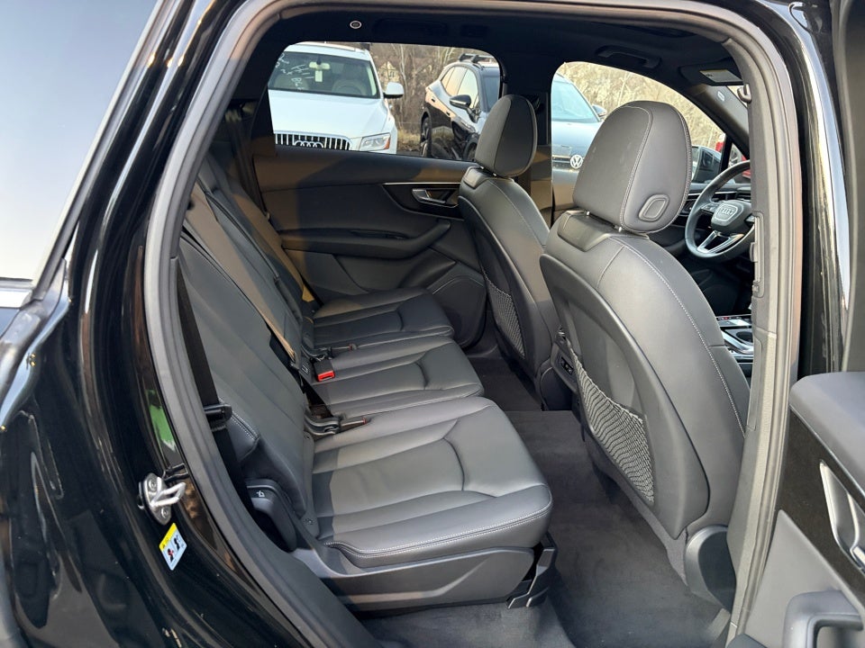 2025 Audi Q7 Premium 45 TFSI quattro Tiptronic