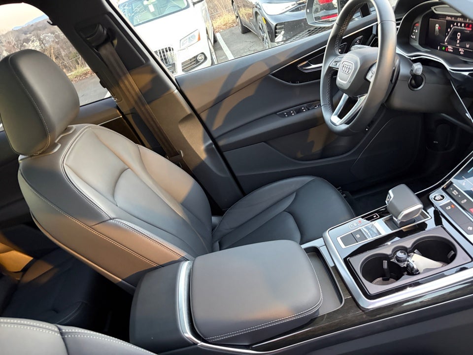 2025 Audi Q7 Premium 45 TFSI quattro Tiptronic