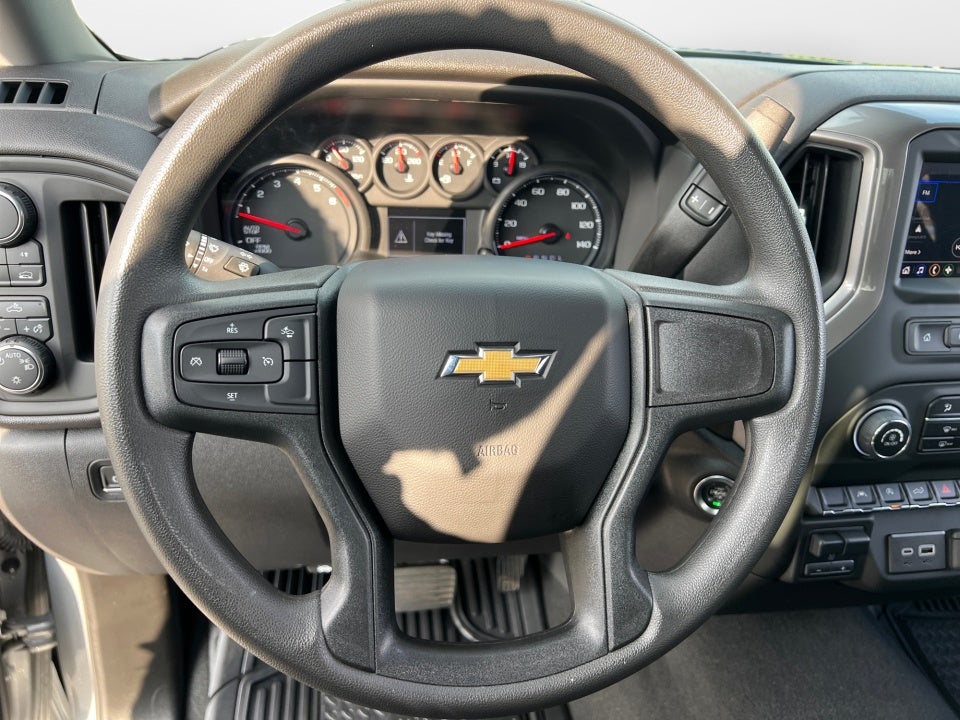 2024 Chevrolet Silverado 1500 4WD Crew Cab Short Bed Custom