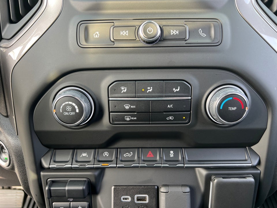 2024 Chevrolet Silverado 1500 4WD Crew Cab Short Bed Custom